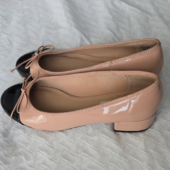Steve Madden Cherish Cream and Black Flats Low Block Heel with Bow Accent - Picture 3 of 10